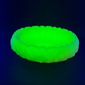 Vtg Fenton Uranium Custard Sating Art Glass Raised Water Lily Console Bowl Glows